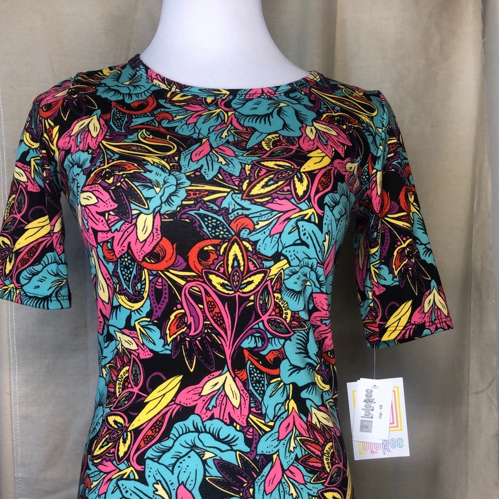 LuLaRoe Gigi Fitted Top